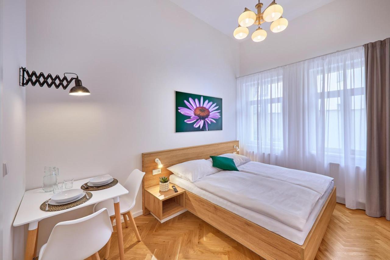 Downtown Suites Rubesova Prague Luaran gambar